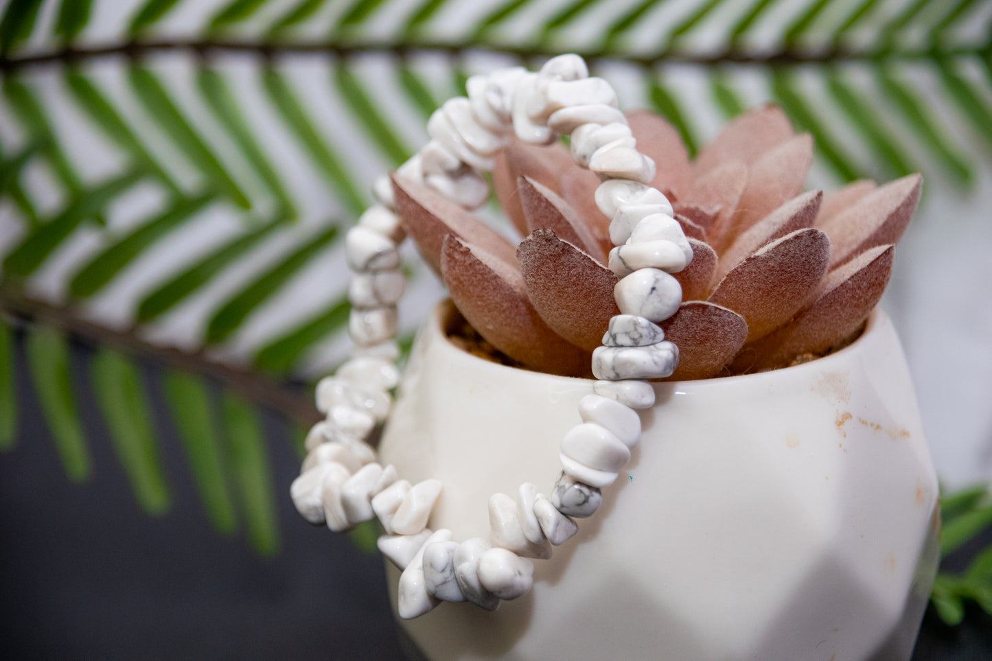 Howlite chip bracelet