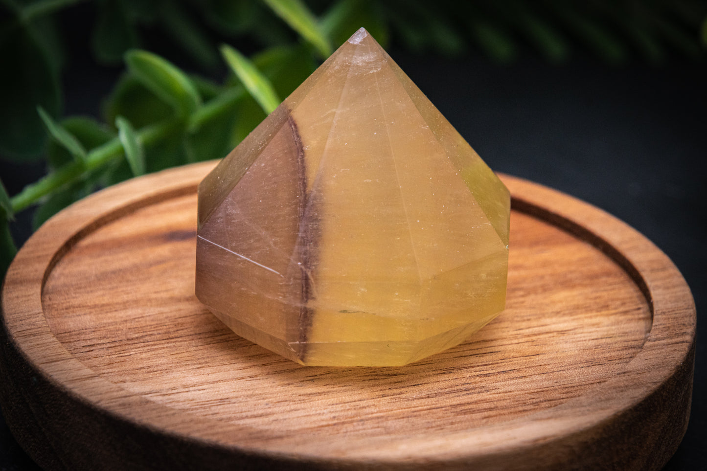 Fluorite diamond carving