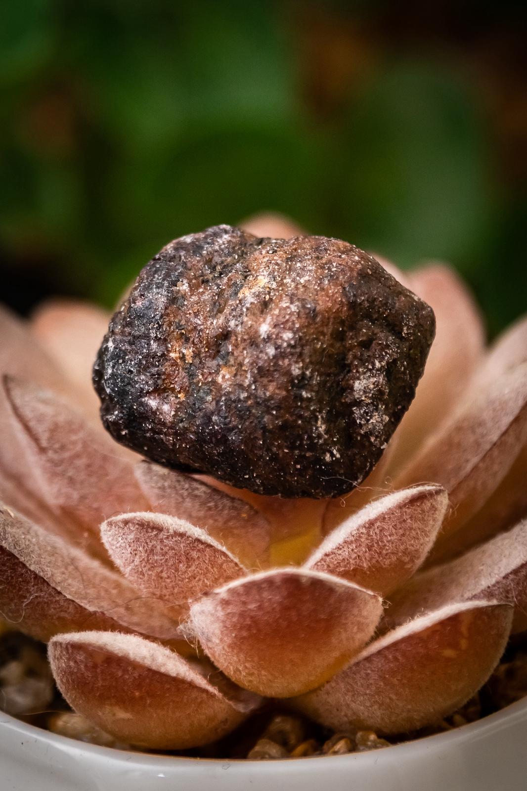 Garnet raw stone