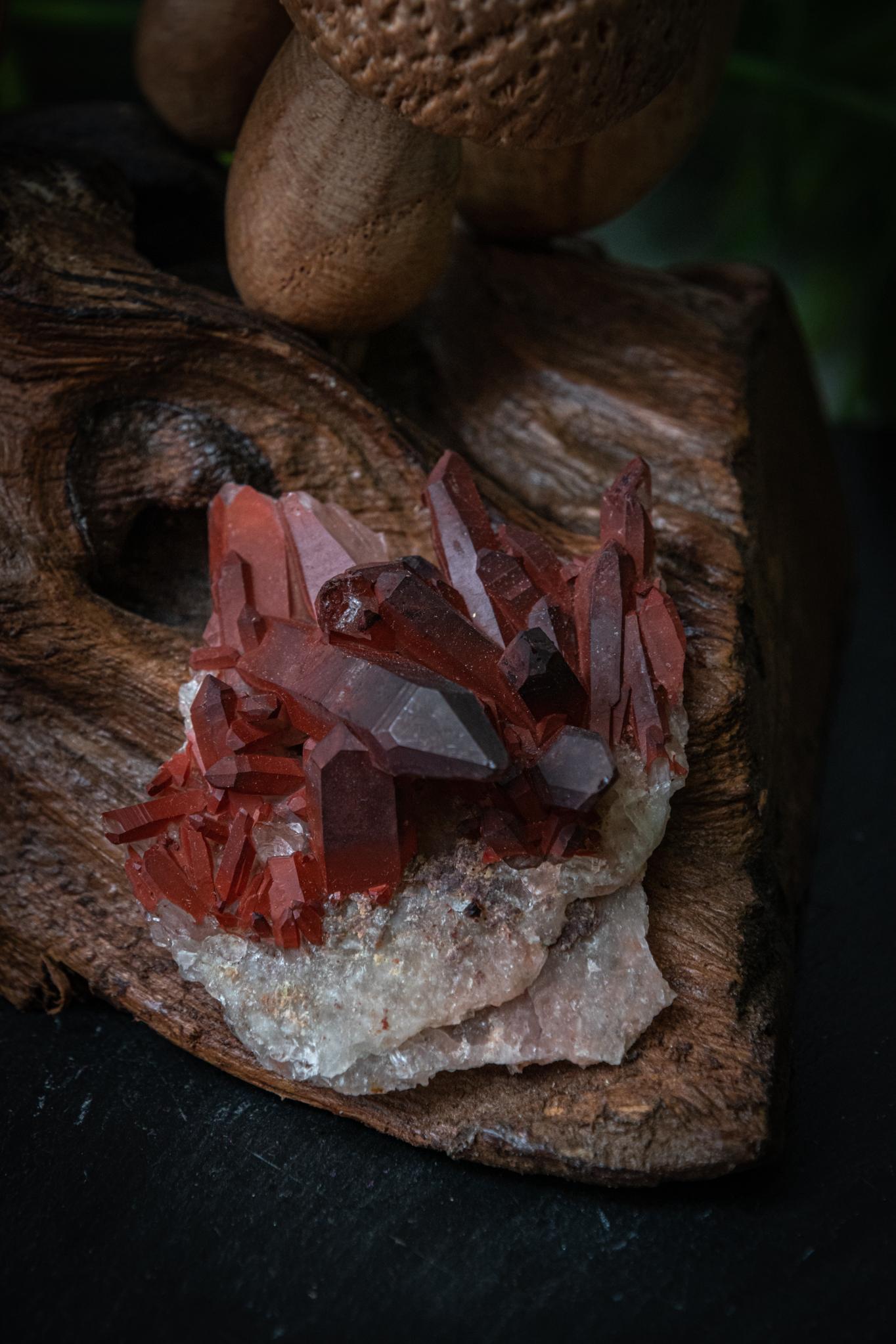 Red hematite ferruginous quartz clusters
