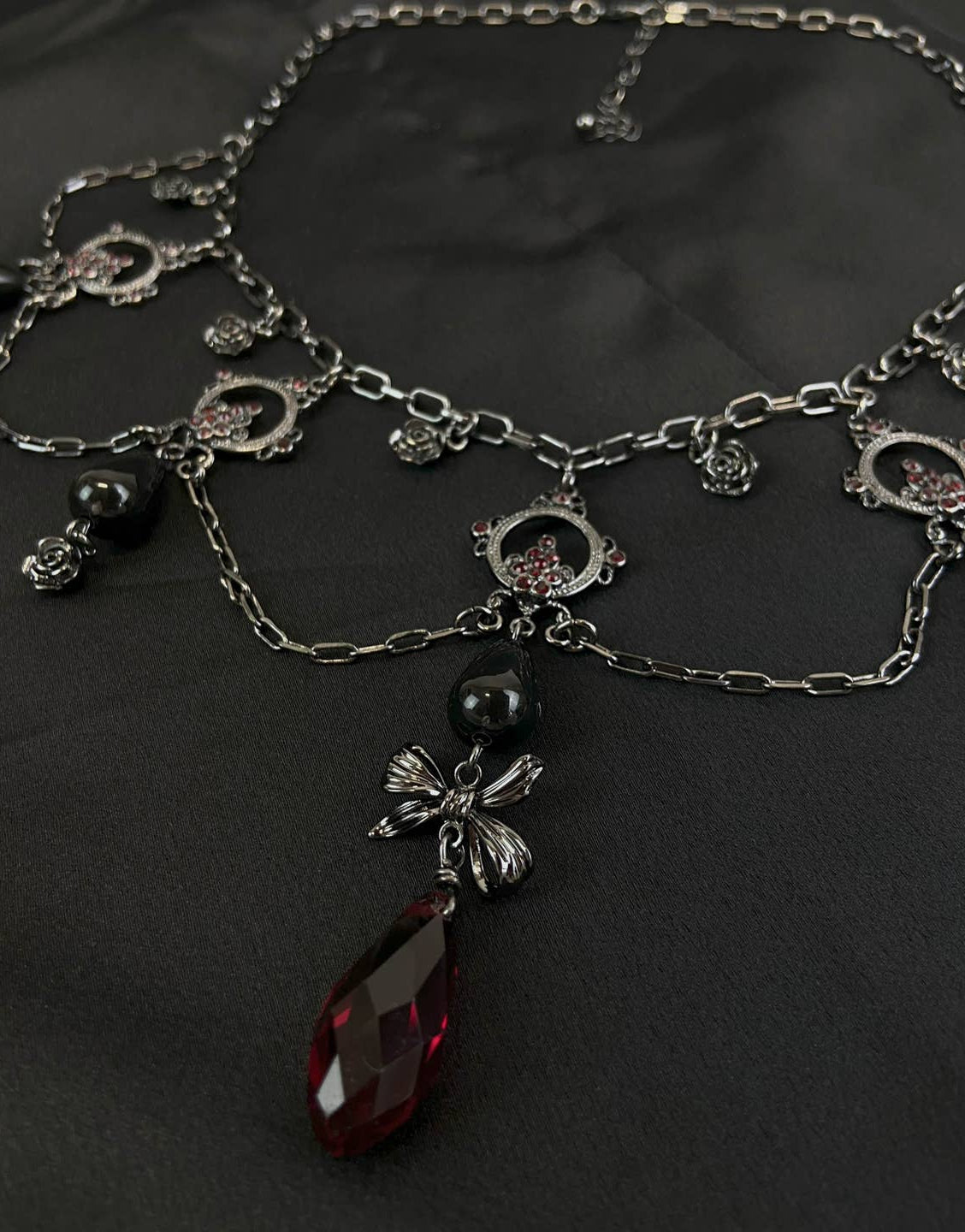 Victorian gothic statement necklace – Dark romance