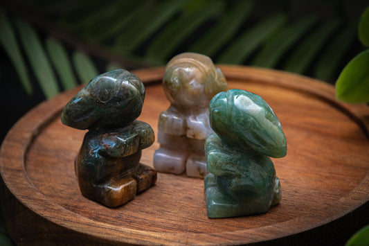 Moss agate rabbit carving