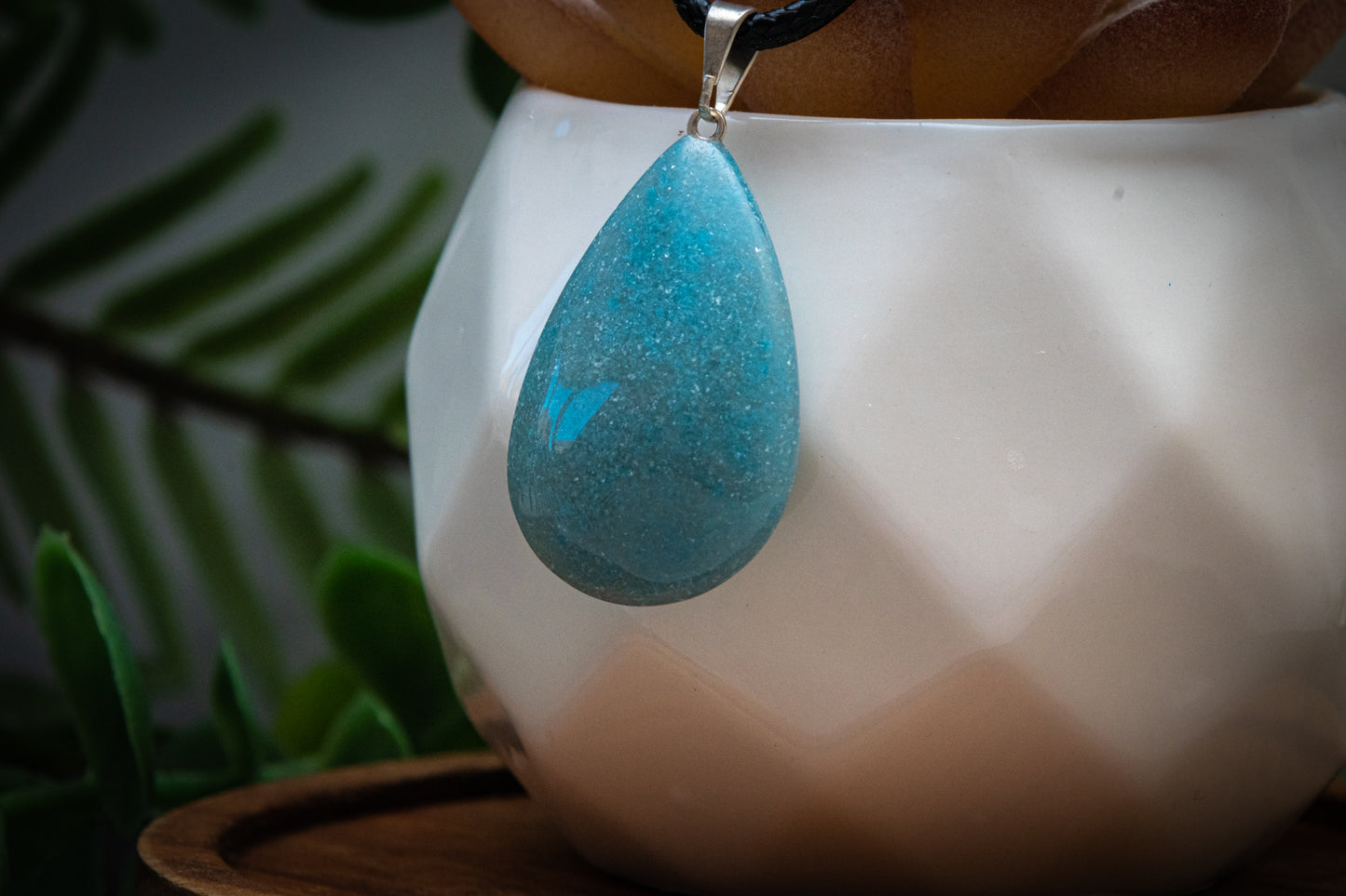 Trolleite teardrop necklace