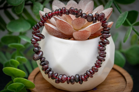 Garnet chip bracelet