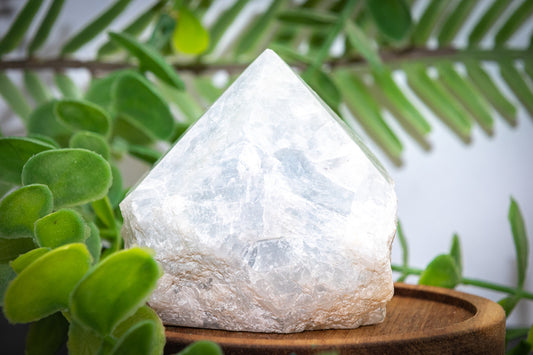 Blue calcite cutbase point (60mm)