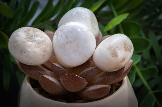 Scolecite tumblestone