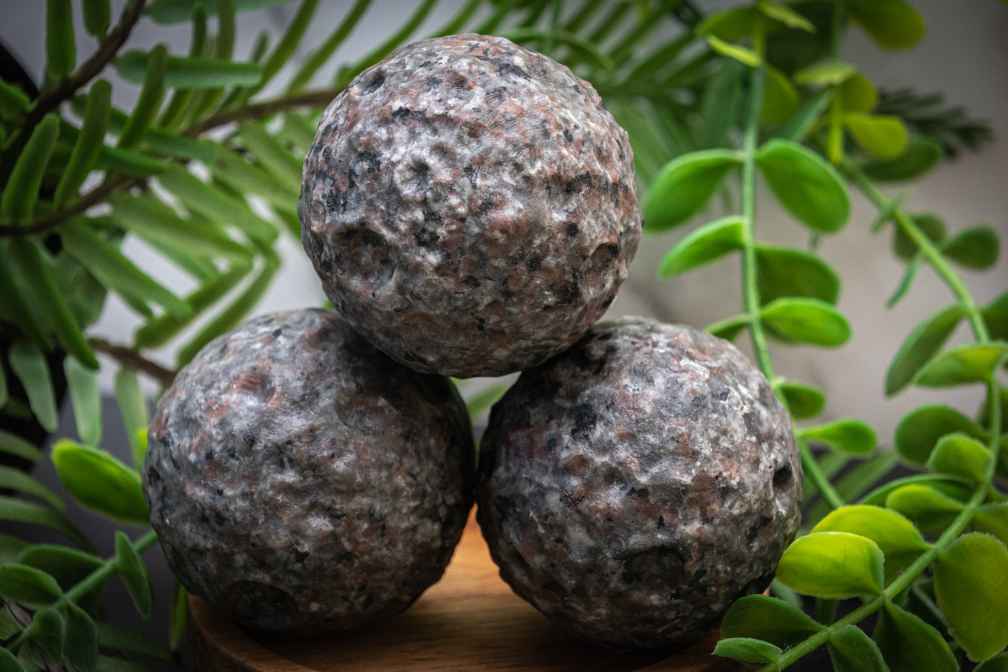 Moon Yooperlite sphere (uv reactive)