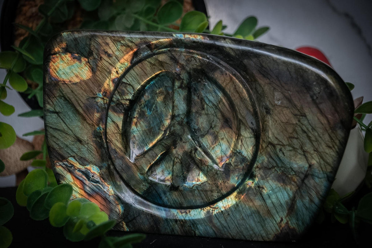 Labradorite peace sign symbol crystal freeform – 1.88kg
