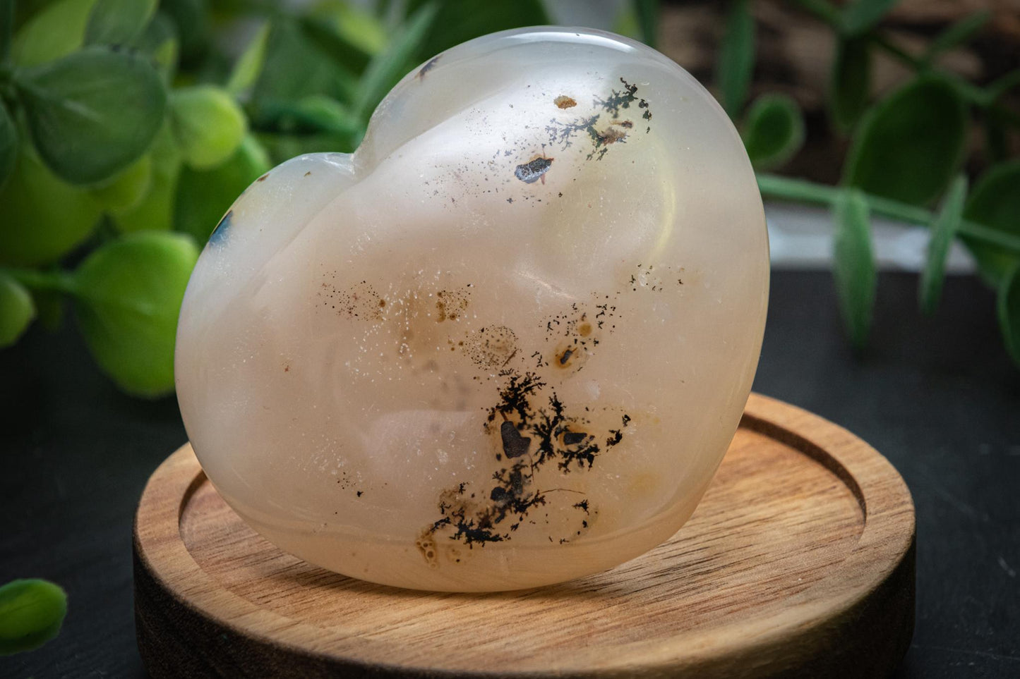 Dendritic agate heart carving