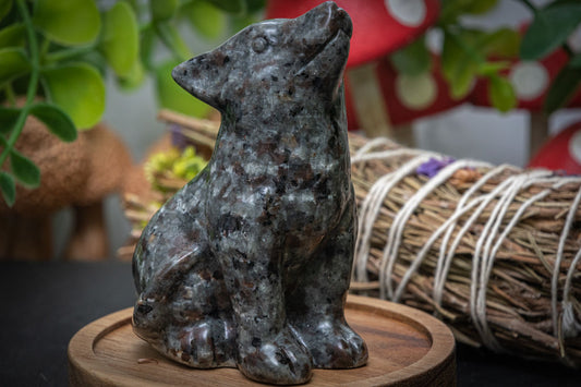 Yooperlite wolf carving (uv reactive)