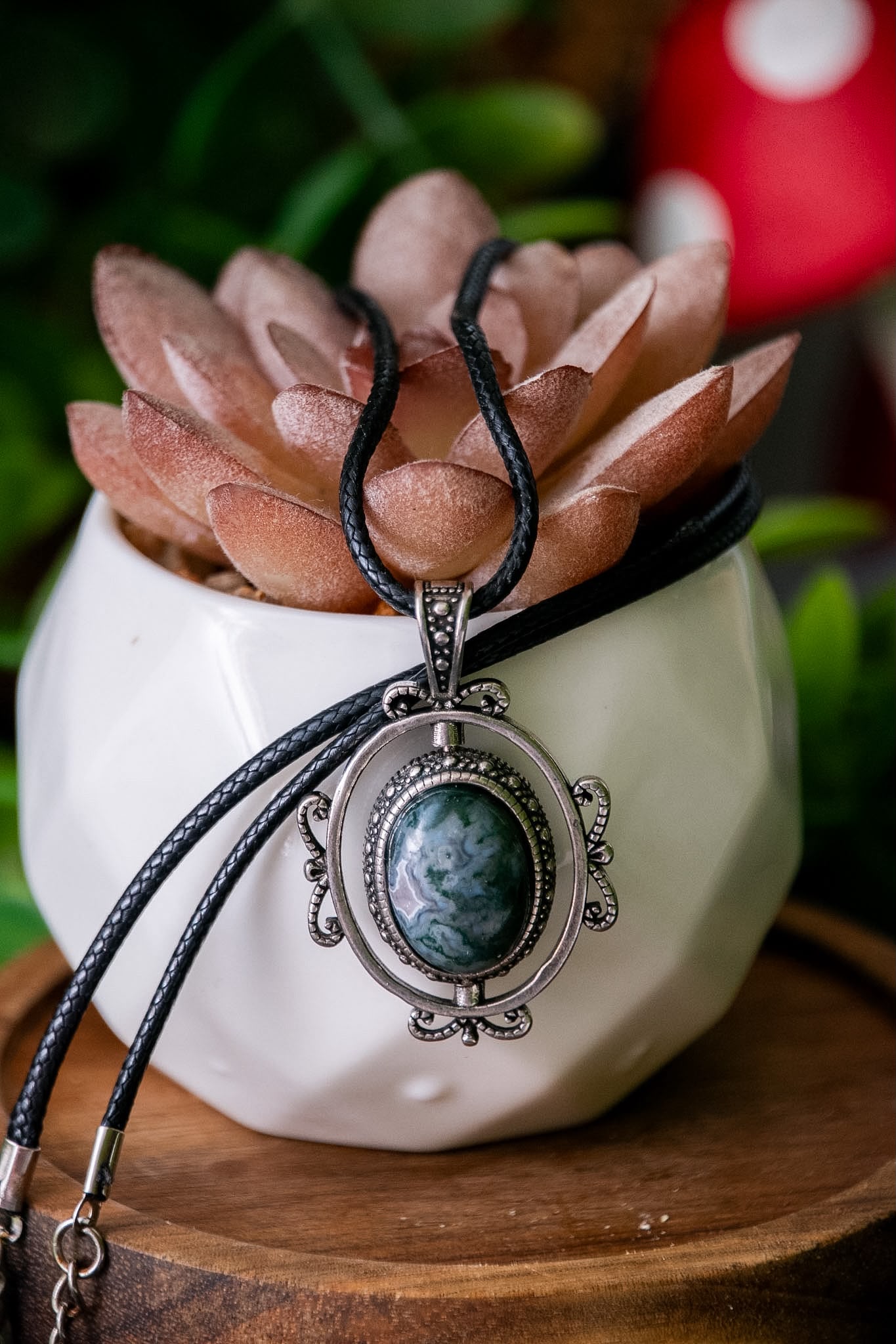 Rotating vintage Moss Agate necklace