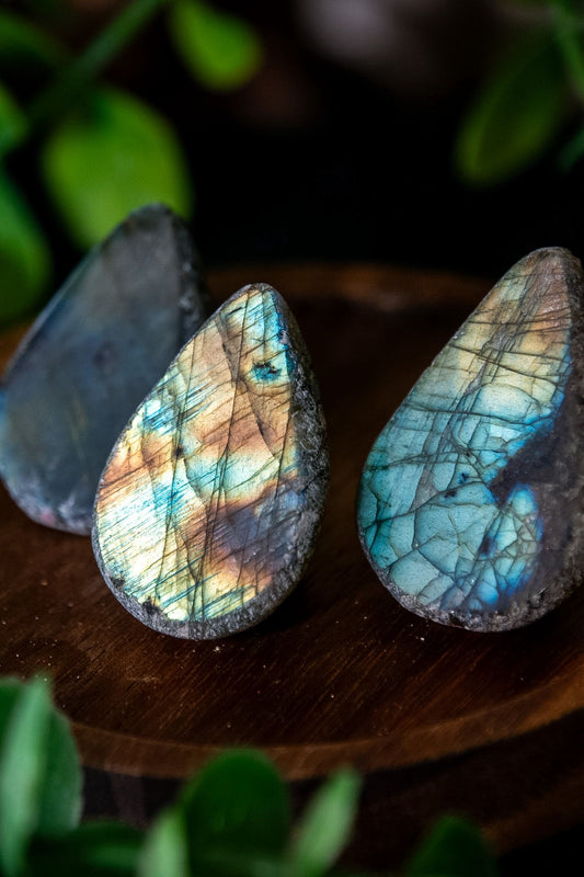 Labradorite crystal drop emma egg carving