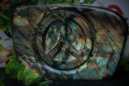 Labradorite peace sign symbol crystal freeform – 1.88kg