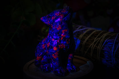 Yooperlite wolf carving (uv reactive)
