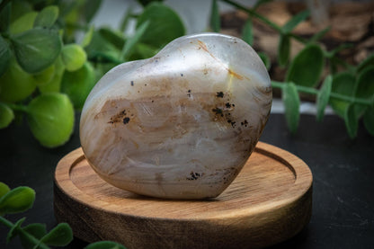 Dendritic agate heart carving