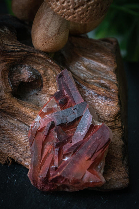Red hematite ferruginous quartz clusters