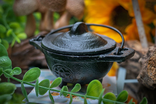 Cast iron cauldron with Pentagram - 5x9cm