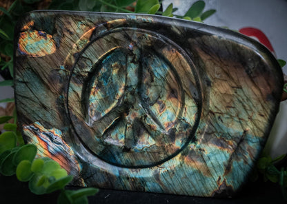 Labradorite peace sign symbol crystal freeform – 1.88kg