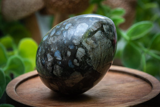 Que sera egg carving